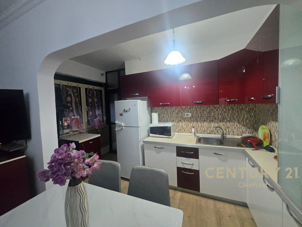 APARTAMENT 2+1 ME QIRA NE XHAMLLIK 4