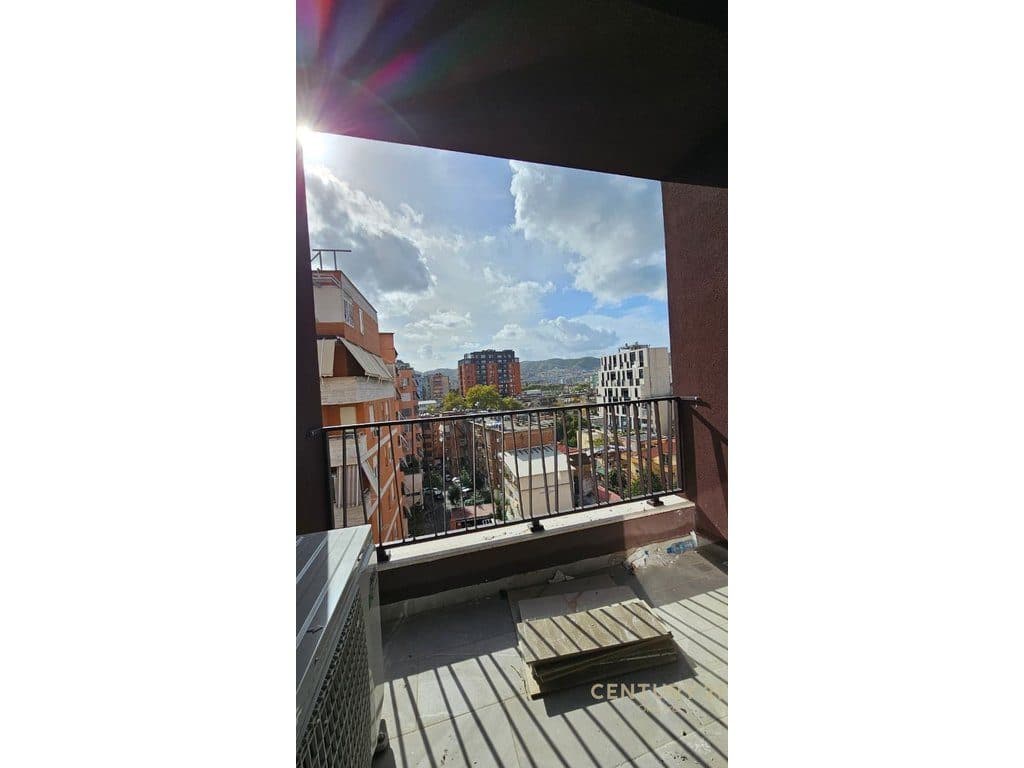 AMBIENT PËR ZYRA 2+1+GARAZH, ME QIRA TEK MYSLYM SHYRI 3