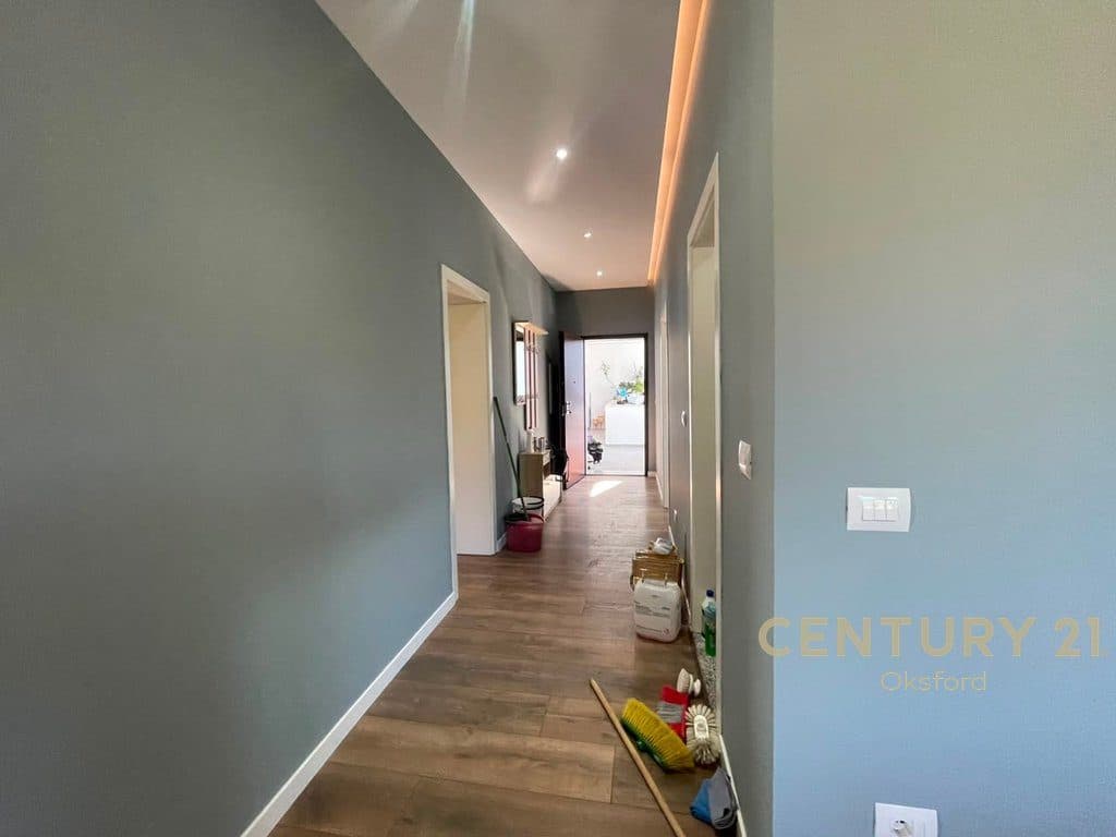 APARTAMENT PËR QIRA 2+1+2+POST PARKIMI TE KOPSHTI BOTANIK! 2