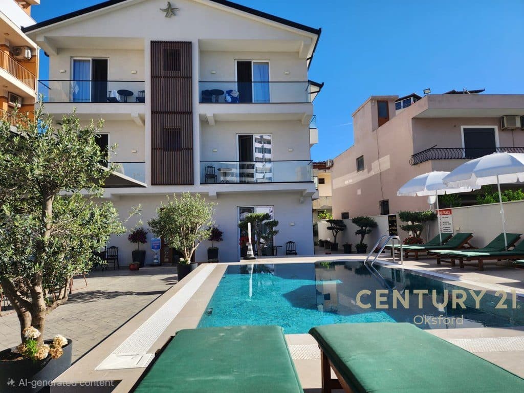 Shitet Hotel me Pishinë, Lokal dhe Parkim
