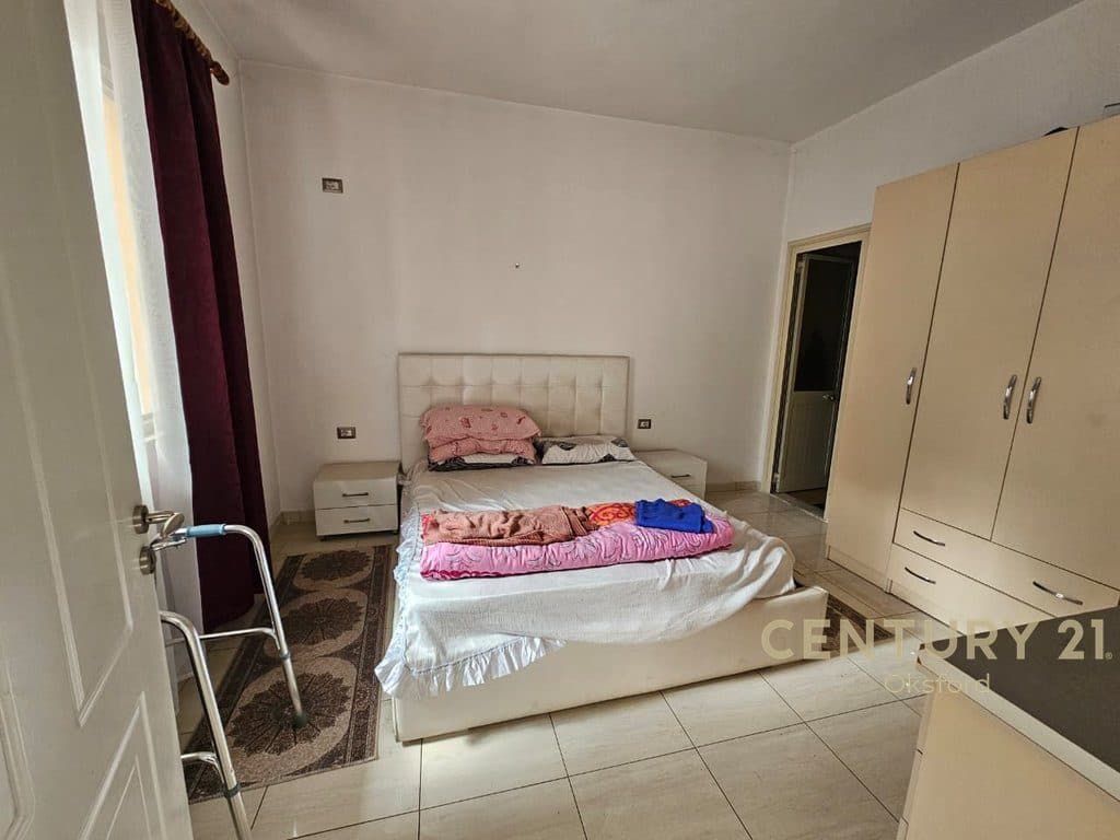 SHITET SHTEPI PRIVATE BUZE RRUGES KRYESORE PRANE PAZARIT TE RI !