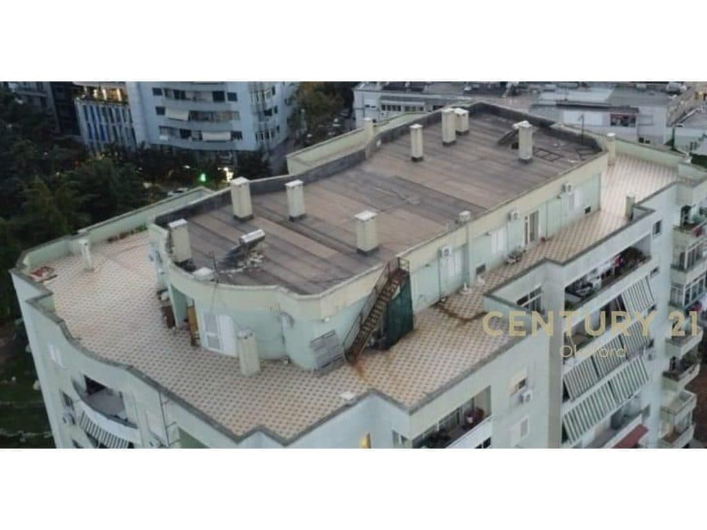 Shesim katin e fundit te nje objekti, pethouse dhe verande ne Durres! 4