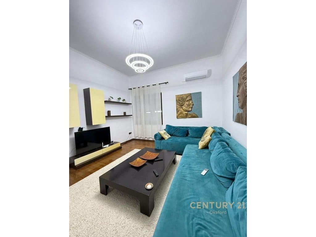 PËR SHITJE - Apartament 2+1+2 në qendër të Tiranës, i vendosur në Rrugën Barrikadave, Tiranë!