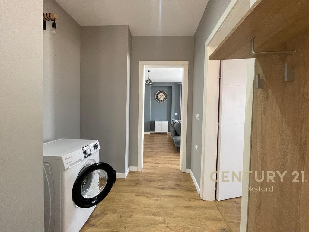 APARTAMENT PËR QIRA 2+1+2+POST PARKIMI TE KOPSHTI BOTANIK! 3