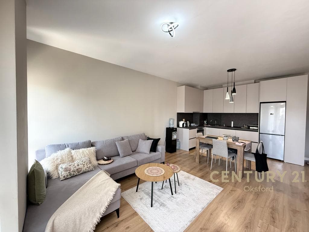 Apartament per qira 1+1 i mobiluar përball Ring Center, tek Zogu I Zi!