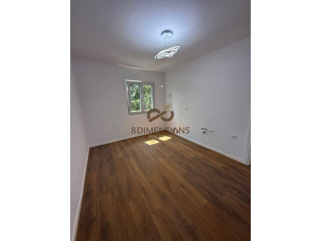 Shitet apartament 1+1 totalisht i rikonstruktuar në Zonën e Xhamllikut - Tiranë (ID D8141Z-35)