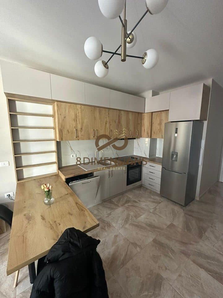 Jepet me qera Apartament 2+1 ne Rrugen e Elbasanit, prane Ambasades Amerikane D8242A-167 2