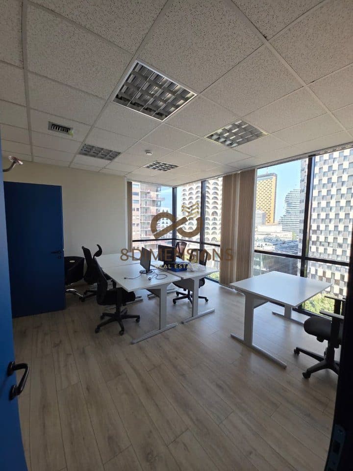 Jepet me qera Ambjenti ne Downtown one, prane Piramides se Tiranes (D828A-43) 3