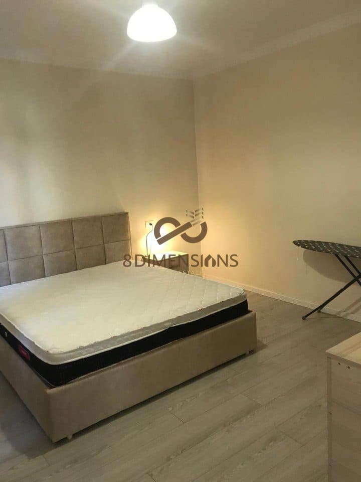 Jepet me qera apartament 1+1 ne Rrugen Todi Shkurti, prane Kompleksit Grand (D8241A-203)E.C 3