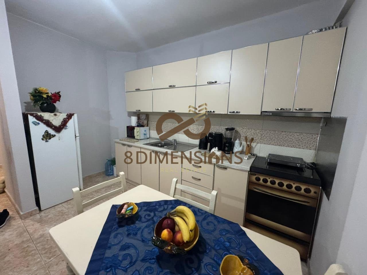 Apartament 2+1+2 Ballkone tek ish Stacioni Trenit - prane Mullirit te Vjeter D8242A-270 4