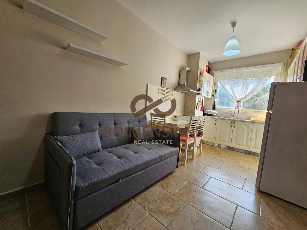 Jepet me qera Duplex 1+1 tek Pallati me Shigjeta, prane kompleksit Golden Park 3 D8241A-169 3