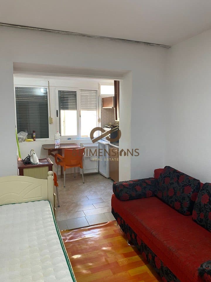 MUNDESI IDEALE INVESTIMI!!! APARTAMENT 1+1 NE MYSLYM SHYR PRANE GJYKATES SE RRETHIT (D8141Z-21)E.C 2