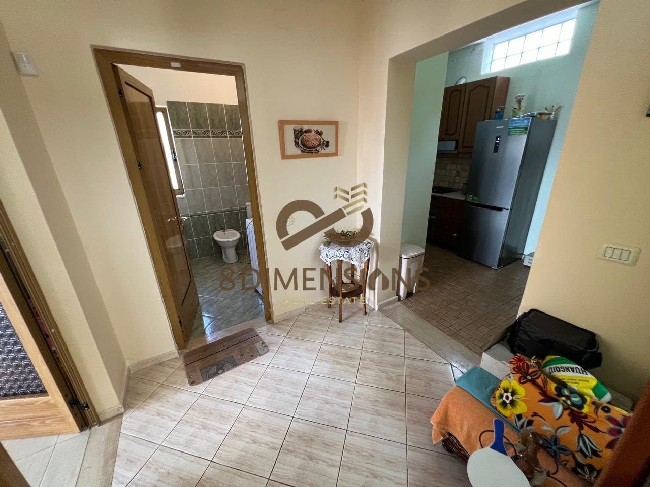 Shitet godinë 5-katëshe në Qeparo, Himarë D819A-1