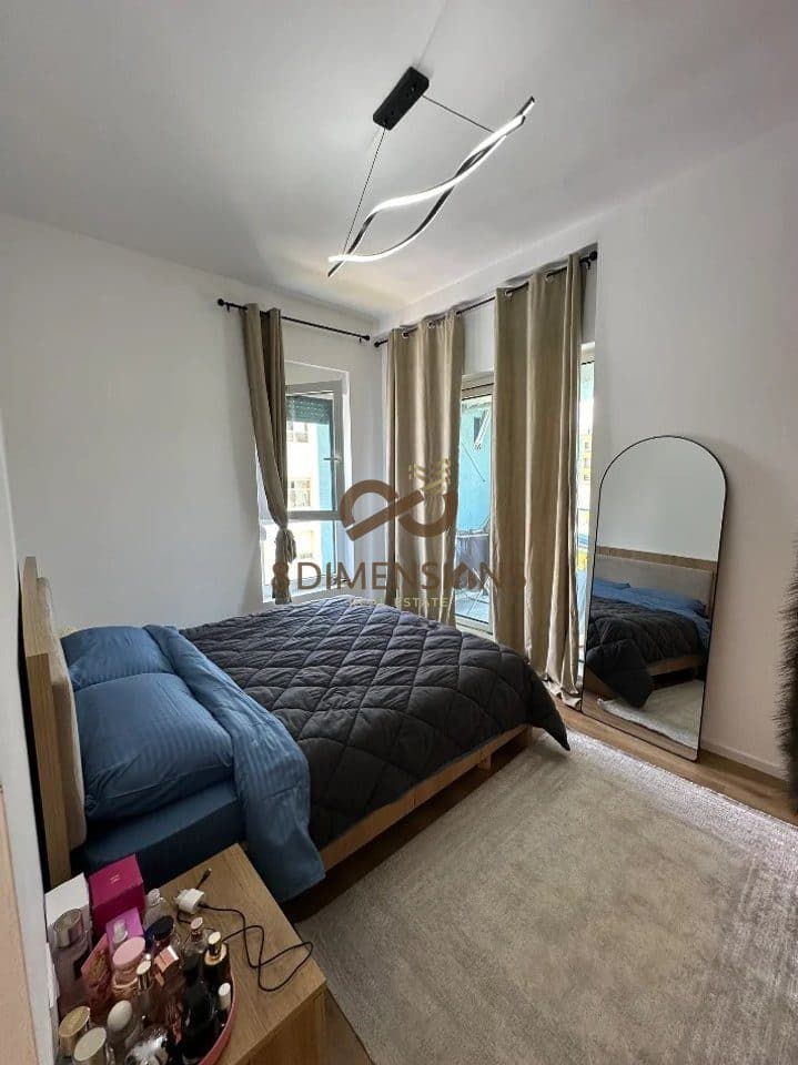 Jepet me qera apartament 1+1 ne Rrugen Todi Shkurti, prane Kompleksit Grand (D8241A-203)E.C 3