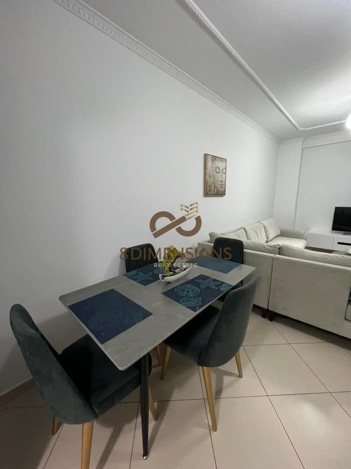 Jepet me qera apartament 2+1, katin e 2-te te nje shtepie private ne zonen e Freskut ne Tirane (ID D8242A-108 ) 2