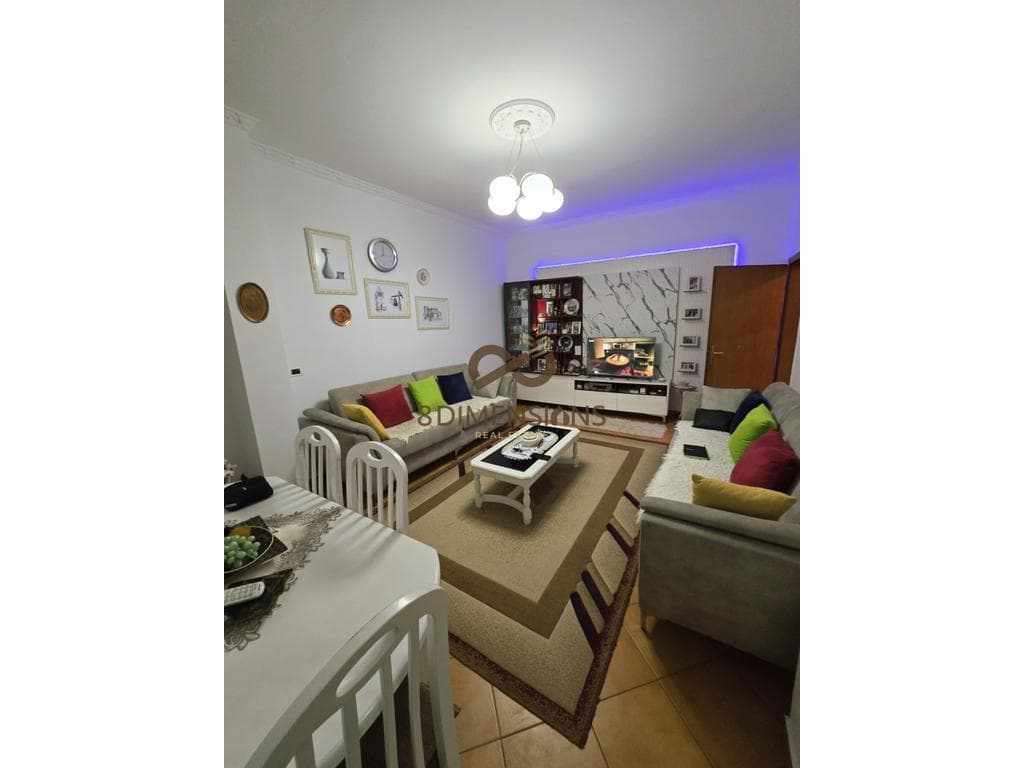 Shitet Apartament 2+1+2 ne 5 Maj prane Concord Center D8142A-115