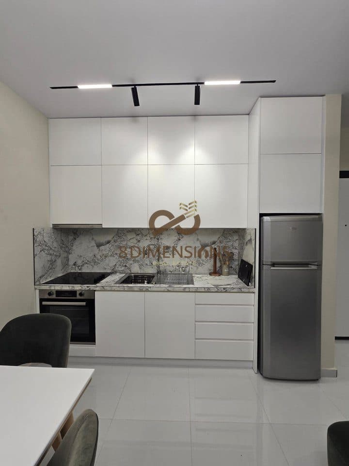 Jepet me qera Apartament 2+1 Te Ish Stacioni Trrenit ne Rrugen Jordan Misja (D8242A-130) 3