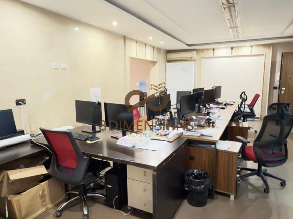 Jepet Ambient Zyre me Qira – Komuna e Parisit, pranë Kristal Center ne Tirane( ID D828A-44 ) 2