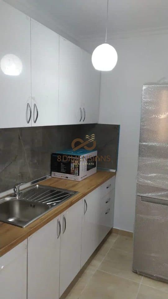 Jepet me qera apartament 1+1 ne katin e pare te nje vile tre kateshe ne rrugen Mihal Grameno (D8241Z-31) 3