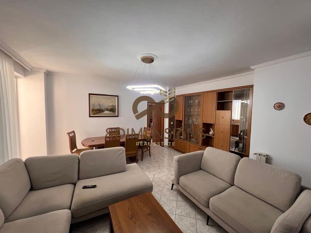 Apartament 1+1 +Post Parkimi me qera tek Bulevardi i Ri, 2 min. ne kembe nga Mulliri i Vjeter - Tirane