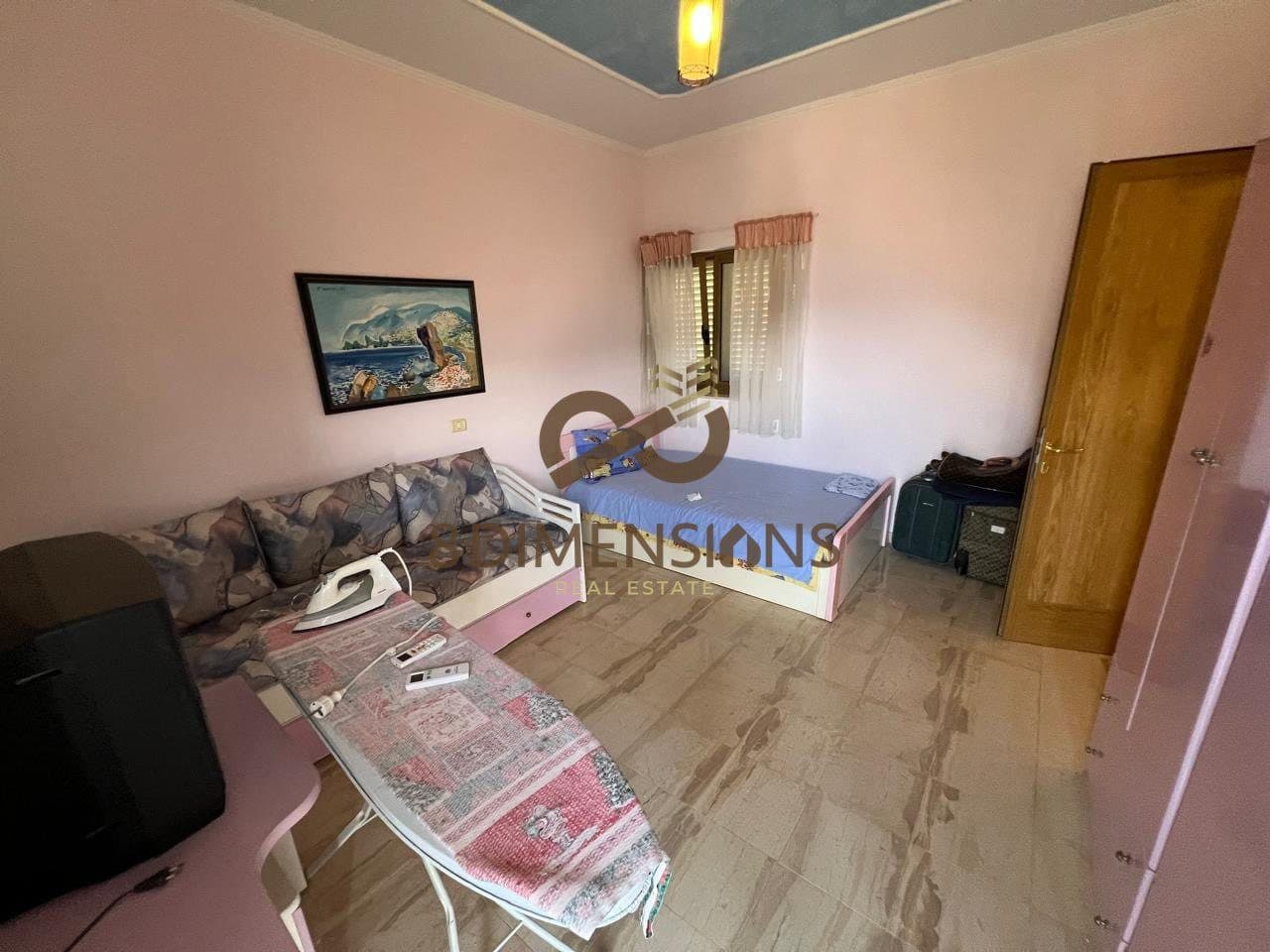 Shitet godinë 5-katëshe në Qeparo, Himarë D819A-1