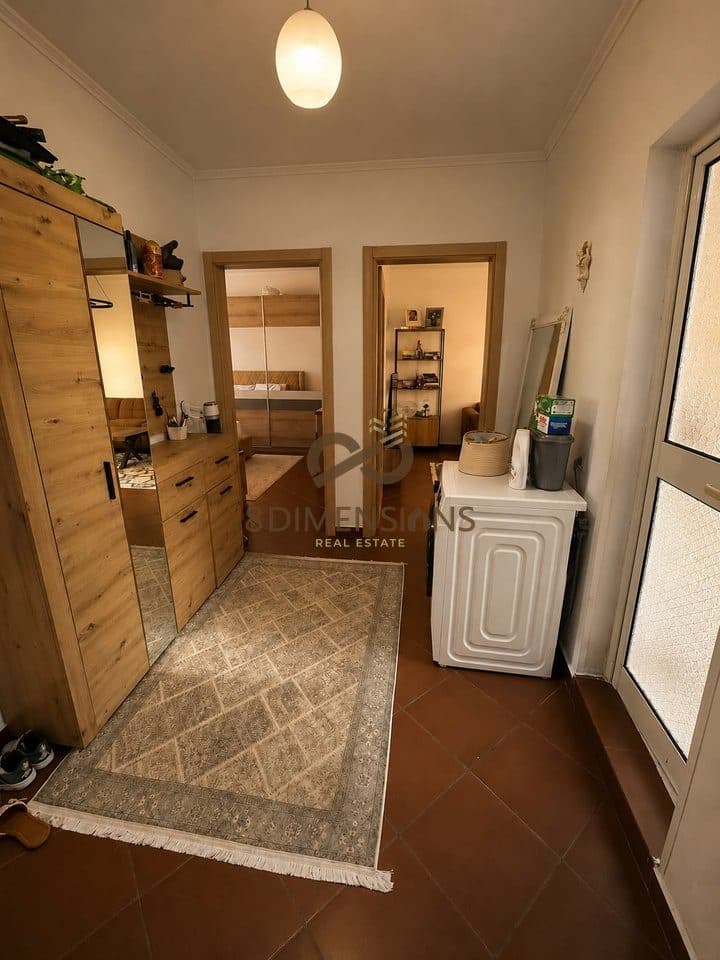 Shitet apartament 1+1 tek Fusha e Ali Demit D8141Z-27 3