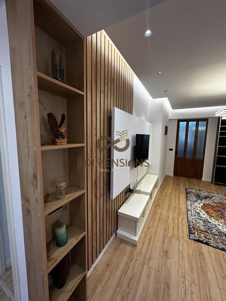 Jepet me qera Apartament 2+1+2 prane kryqezimit te 21 D8243A-5 3