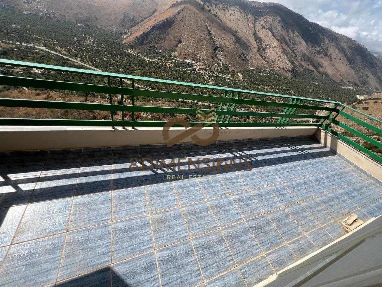 Shitet godinë 5-katëshe në Qeparo, Himarë D819A-1