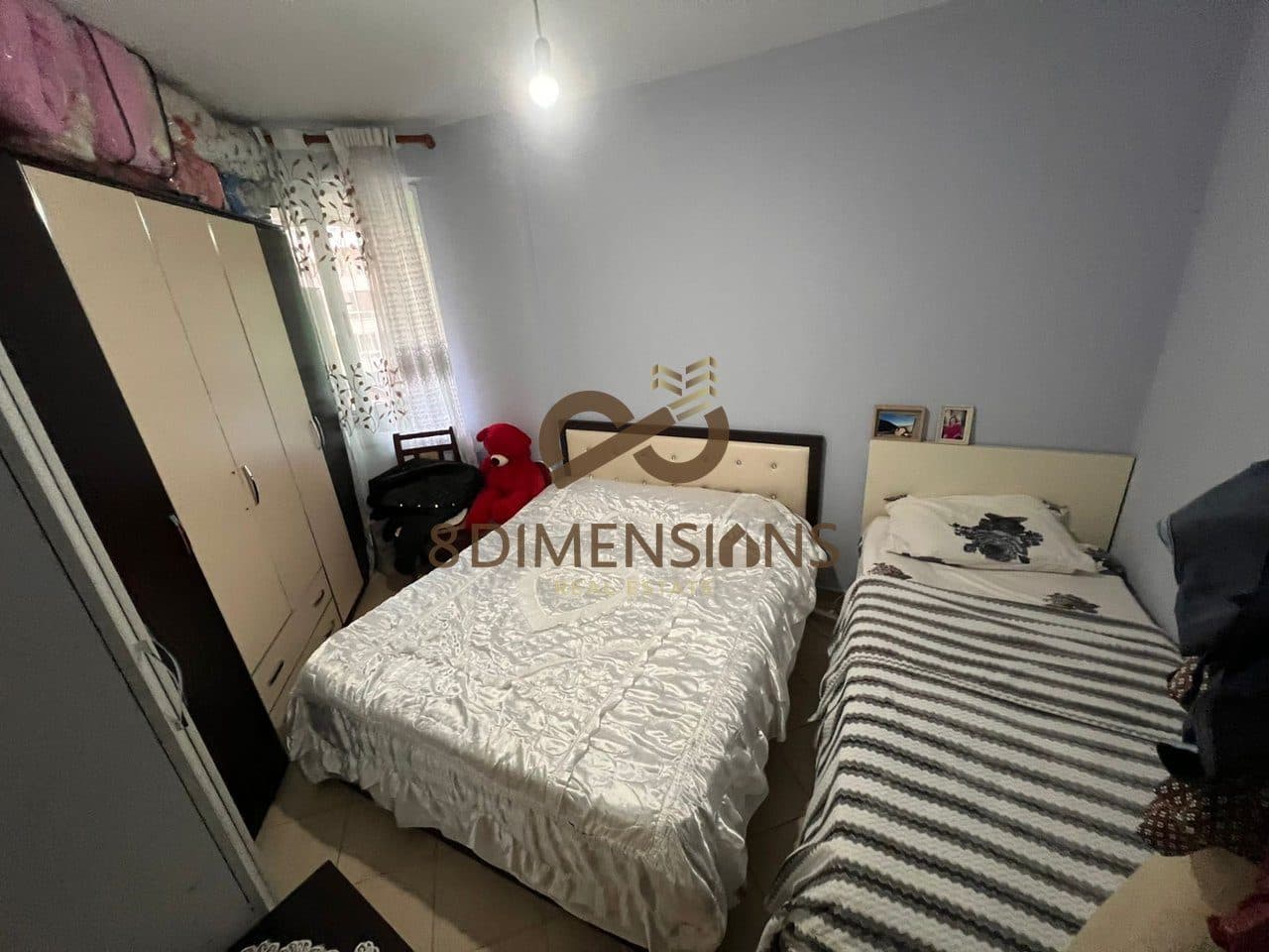 Shitet Apartament 3+1 me 2 tualete ne Astir , prane Bar Univers i mobiluar ne menyre moderne (ID D8143A-17) 3
