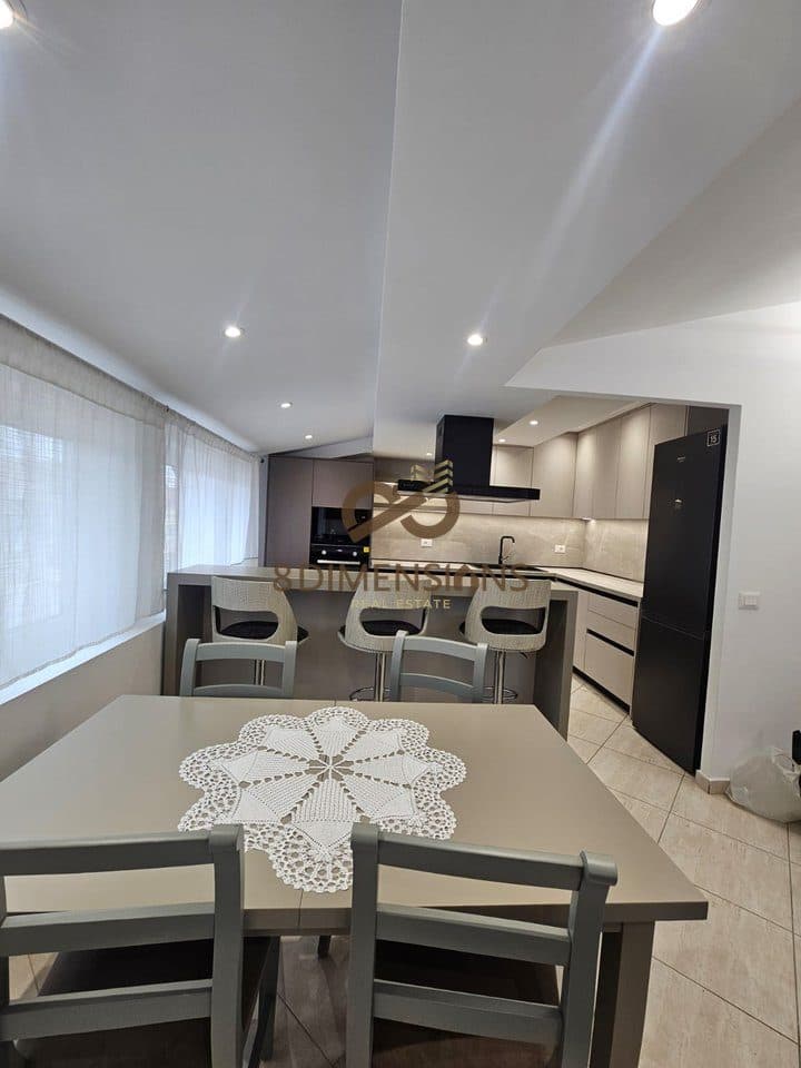 Apartament 2+1+2 tualete me qera ne Fresk, prane Restorant Qesarakes(ID D8242A-115) 4