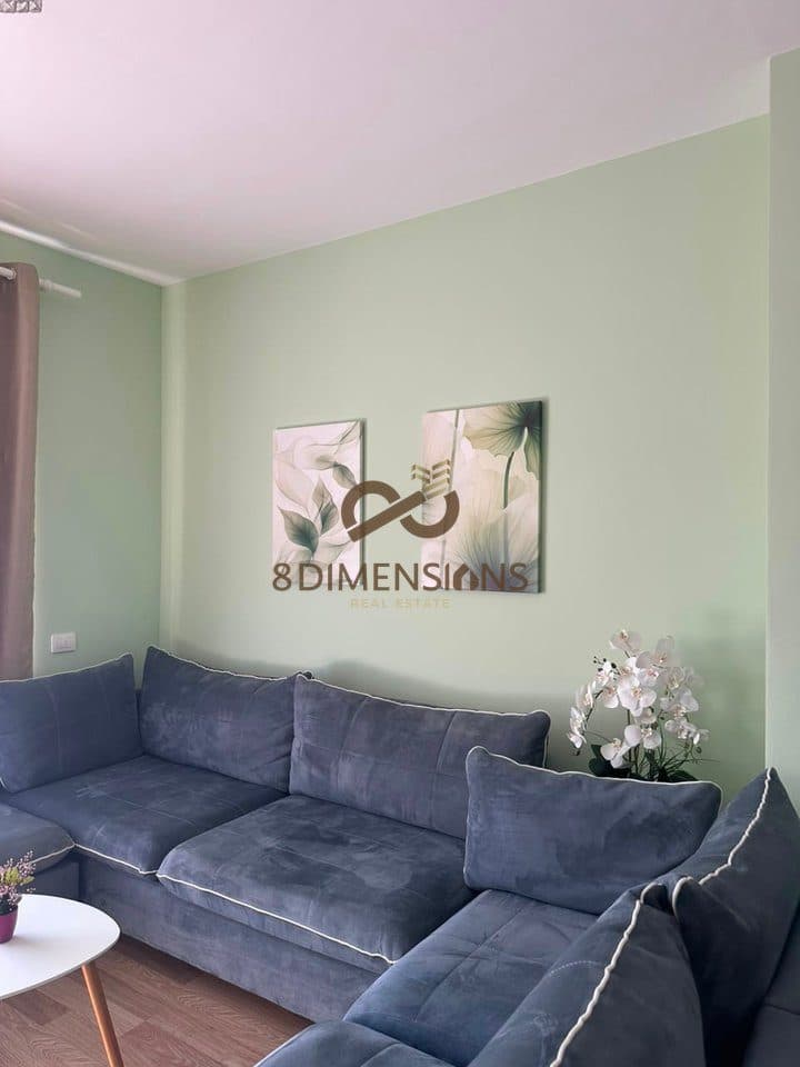 Jepet me qera Apartamemt 1+1, me siperfaqe 60 m2 ne 5 Maj, prane Shkolles Sevasti Qiriazi D8241A-263 2