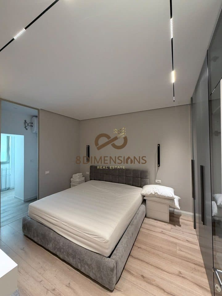 Shitet apartament me 2+1+2 tek Komuna e Parisit prane Ish Keshit (D8142Z-31) 4