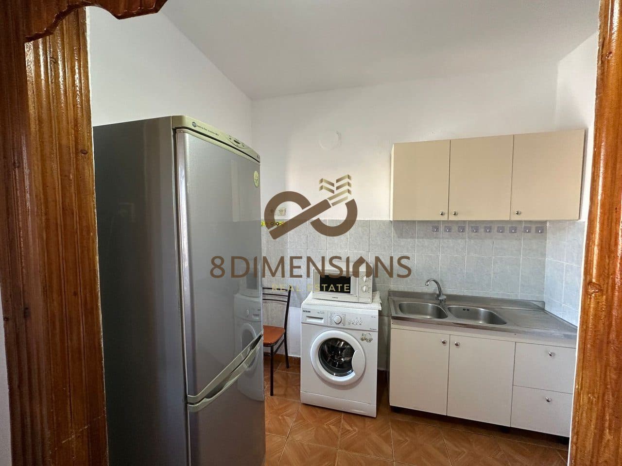 Jepet me qera Apartament 2+1 te Shkolla e kuqe (D8242Z-24) 3