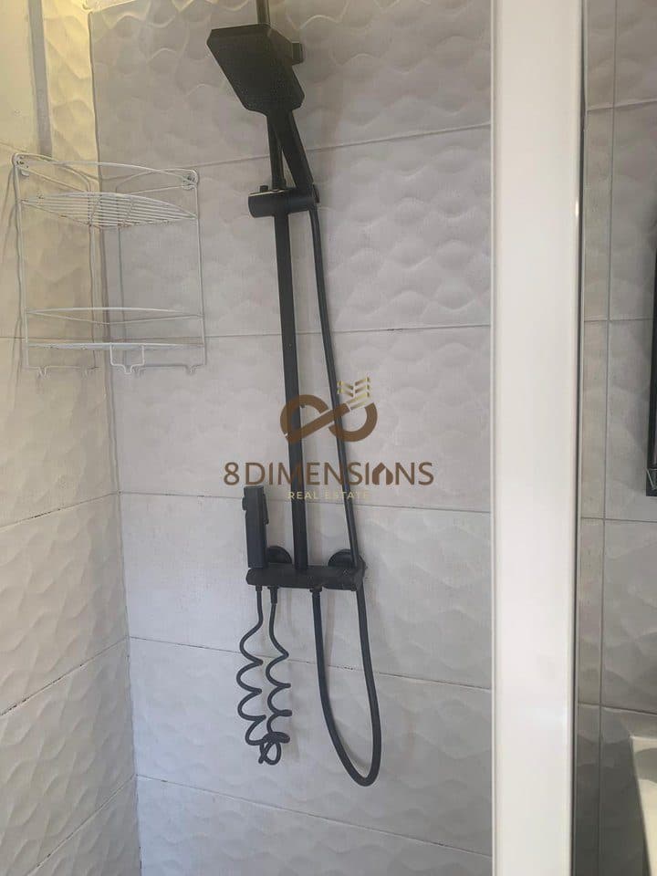 Jepet me qera apartament 1+1 ne Rrugen e Kavajes prane Kishes Katolike ne Tirane (ID D8141A-143) 2