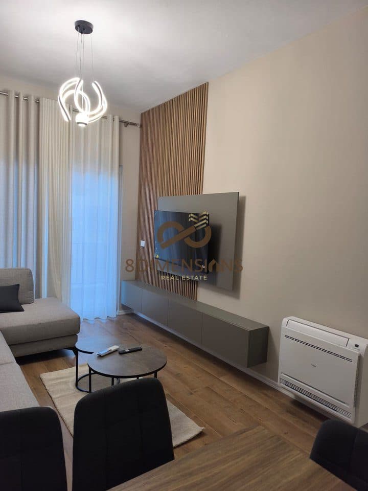 Jepet me qera Apartament 2+1 Te Ish Stacioni Trrenit ne Rrugen Jordan Misja (D8242A-130) 2