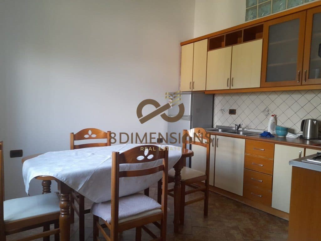 Jepet me qera Apartament 1+1 me kuzhine me vete ne Bllok prane Kafe Roma (D8241Z-39) 3