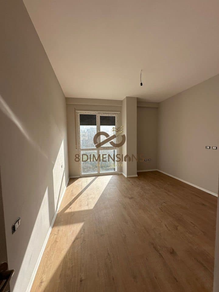 Jepet me qera Apartament 2+1 tek Bulevardi I Ri, Kompleksi Bermon D8242A-35 3