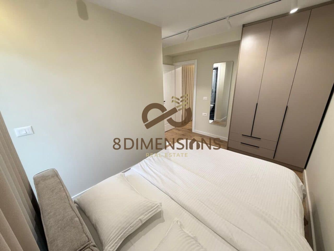 2 Apartament 1+1 ne shitje tek Rr. e Kavajes, Prane Kryqezimit te 21 Dhjetorit - Tirane (ID D8142Z2) 4