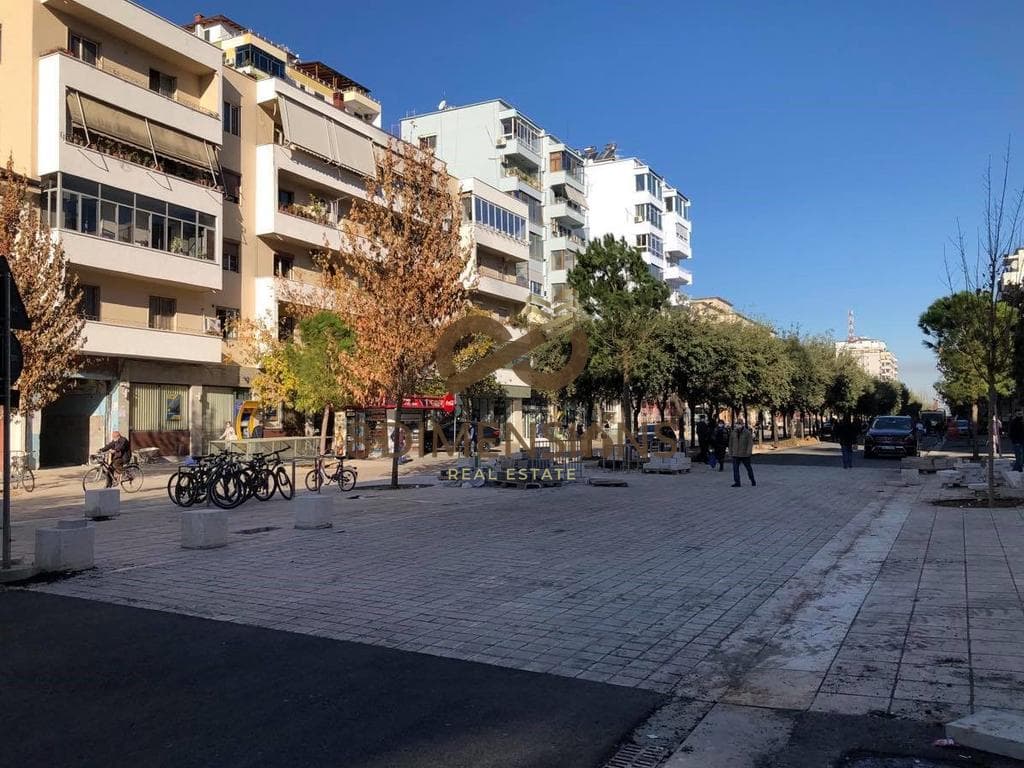 Apartament 2+1 ne shitje tek Liqeni i Thate - Me pamje panoramike nga Liqeni i Tiranes (ID D8142A26)