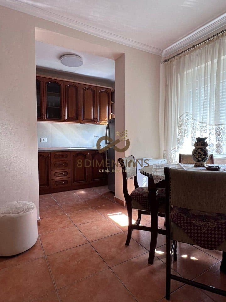 Jepet me qera Apartament 2+1 ne Rrugen e Elbasanit, prane Ambasades Amerikane D8242A-167 4