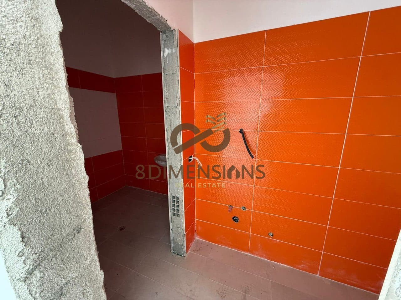 Shitet njesi biznesi- Liqeni I Thate D815A-16 3