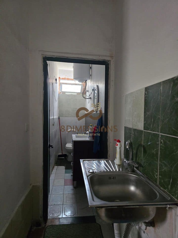Jepet me qera Garsoniere, kati I pare i nje vile private tek shkolla Vasil Shanto D8241Z-24 3