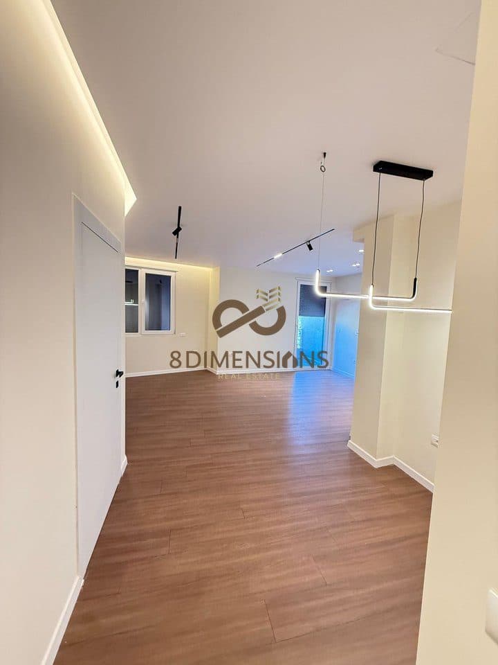 Apartament 2+1 +Ballkon +Post Parkimi ne shitje prane Maternitetit te Ri - Ne nje nder pallatet me cilesore te zones 2