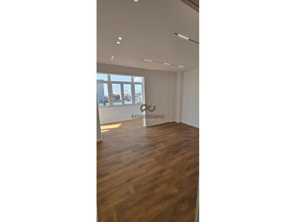 Shitet Apartament 1+1 ne Rrugen e Kavajes prane Square 21 (D8141A-116)