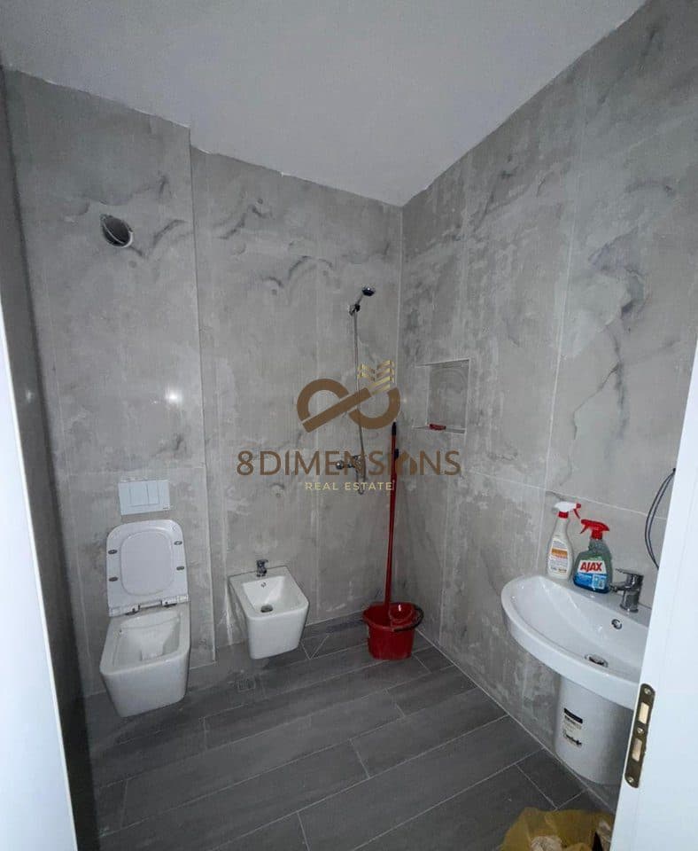 Jepet me qera Ambjent Komercial ne Zog te Zi prane Ring Center (D828A-32) 3