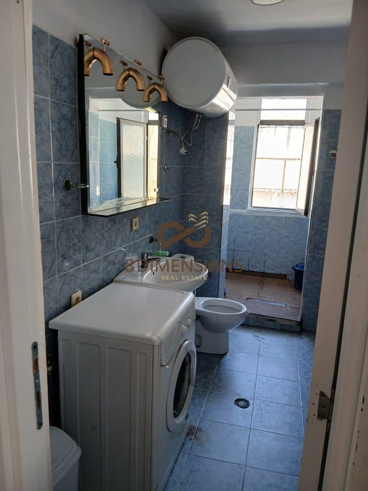 Jepet me qera apartament 1+1 pranë Shkollës “Vasil Shanto” në Tiranë (ID D8241Z-65) 3