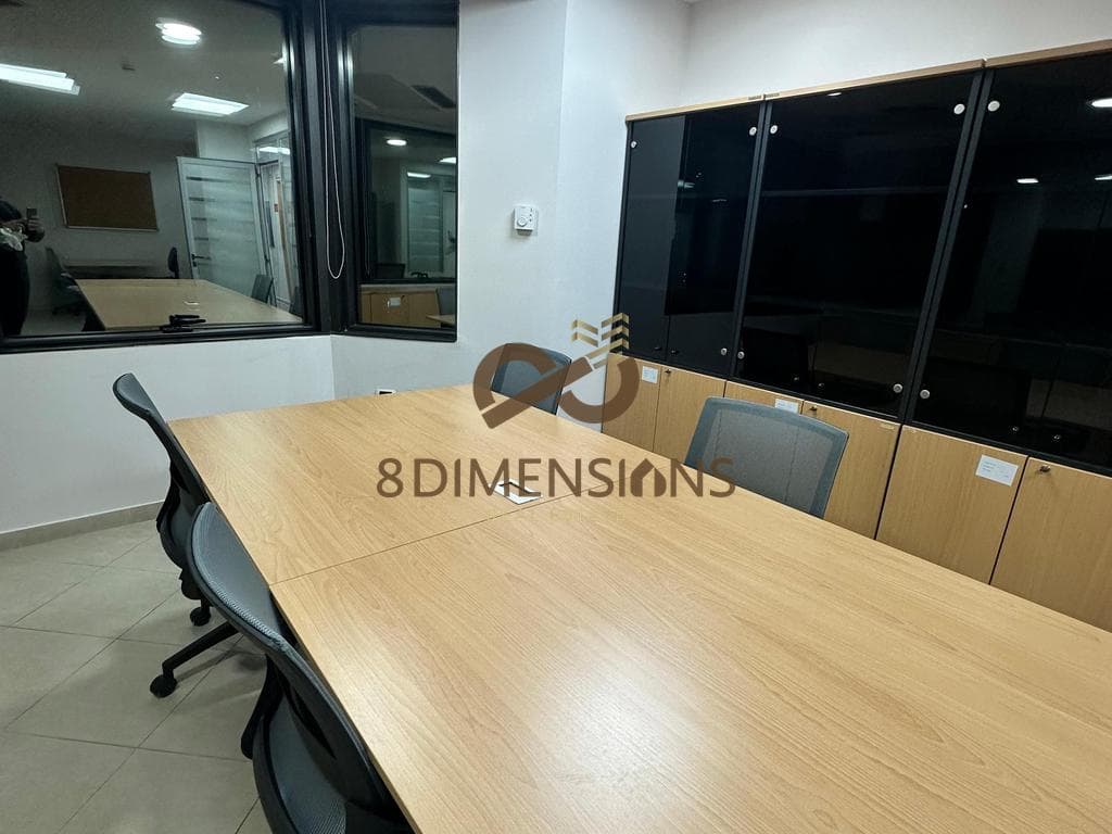 Ambjent Zyre me qera me 14 dhoma - prane Piramides D828A-52 2