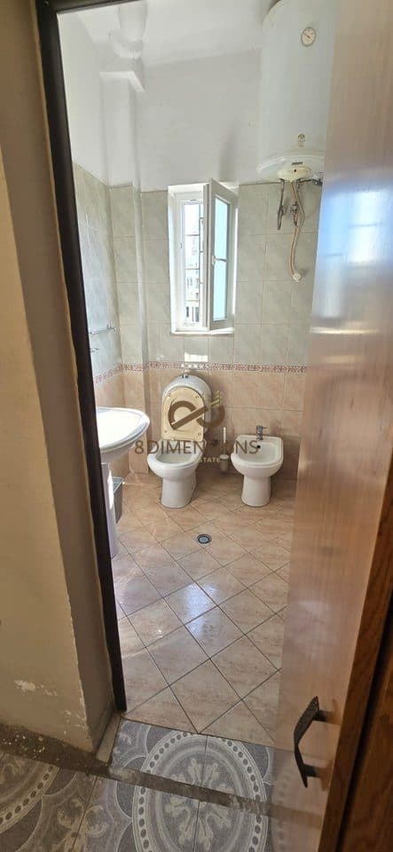 Shitet Apartament 2+1 totalisht i restauruar te Rr. Muhamet Gjollesha pranë Urës Vasil Shanto në Tiranë( D8142A-145 ) 2