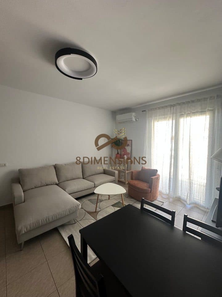 Jepet me qera Apartament 1+1 ne nje residence te re prane Stacionit te Trenit (D8241A-197) 3