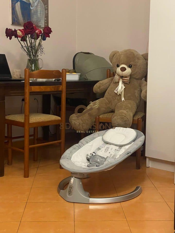 Jepet me qera Apartament 1+1 tek rruga Dervish Hima D8241Z-25 2